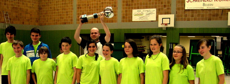 Gewinner der Gesamtwertung, das Team des Kreises Gießen (v.l.): Tom Tworuschka (NSC Watzenborn-Steinberg), Julian Langsdorf (TSV Kleinlinden), Manfred Krupenkow (TSV Allendorf/Lda.), Alec Metsch (TTC Wißmar), Paul Schopen (NSC), Nico Solbach (NSC), Ayli