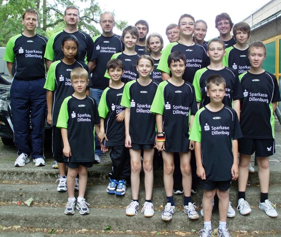 Teilnehmer des Tischtenniskreises LDK am Bezirksschülertag mit Trainer und Betreuer