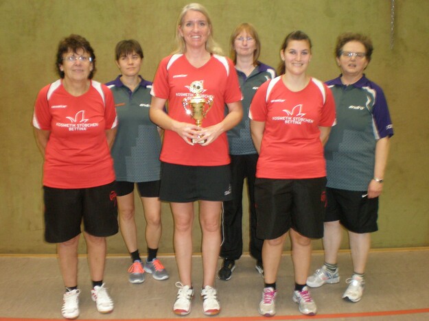 Damen 1. Kreisklasse: 1. SV Saasen (vorne), 2. SV Hattenrod II (hinten). (Foto: Simon Wrobel)