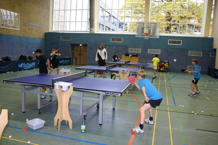 Schüler der Klassen fünf und sechs im spezifischen Sportunterricht mit Johannes Herrmann.