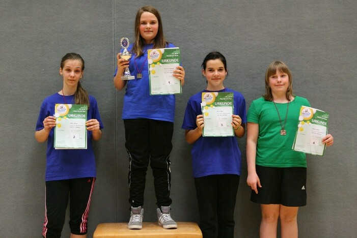 AK 11-12 Mädchen (v.l.): 2. Eileen Möbus (Hungen-Inheiden), 1. Johanna Schipper (Homberg/Ohm), 3. Vivian Stein (Hungen-Inheiden), 4. Simone Müller (Grünberg).