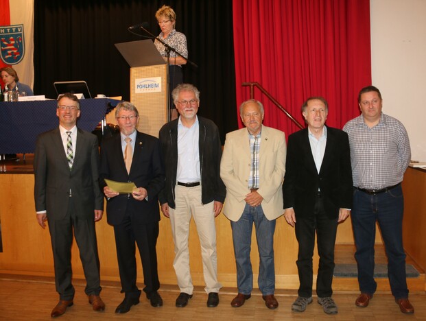 DTTB-Ehrungen aus der Hand von M.Geiger (links) und H.Geiger (Dritter von links) erhielten (v.l.): Dr. Norbert Englisch, Robert Dony, Klemens Rang und Andreas Hain.