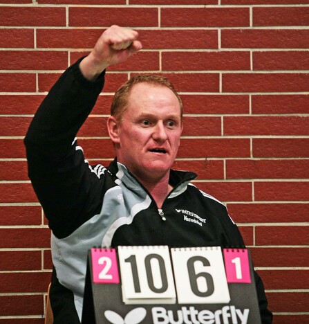 Thomas Frese bejubelt den Punktgewinn von Stefan Friedrichs.