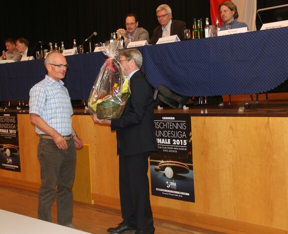 Geburtstagspräsent zum 70. Werner Kober (Sportwart Bergstraße).