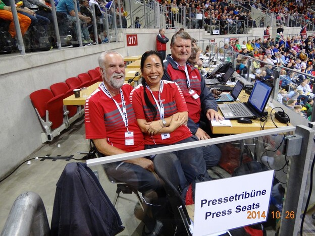 Bernd auf einer der internationalen Pressetribünen