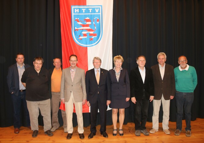 Nach den Wahlen stellte sich das Präsidium und ein Teil des Vorstandes den Fotografen (v.l.): Andreas Hain (Vizepräsident Leistungssport), Norbert Freudenberger (Vizepräsident Öffentlichkeitsarbeit), Peter Metzger (Vizepräsident Finanzen), Raimund Le